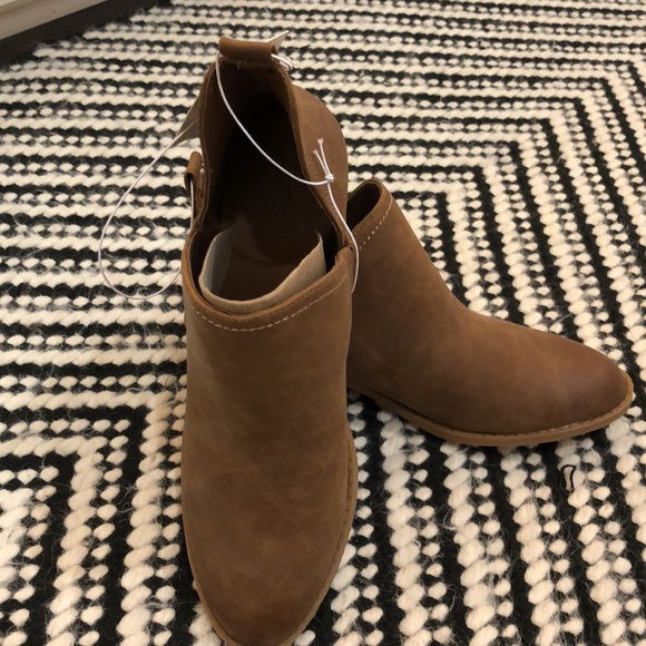 Boots - Picture 2 of 3